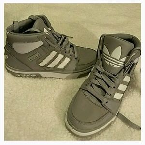 High Top adidas like new sneakers size 4